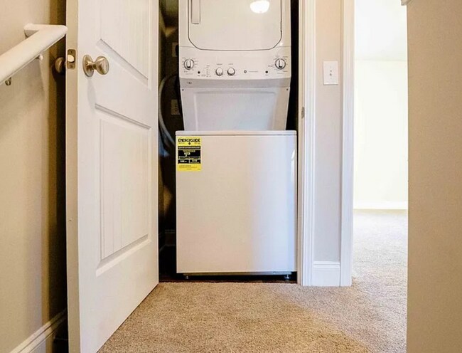 Building Photo - HALF OFF FIRST MONTH RENT ! ! !