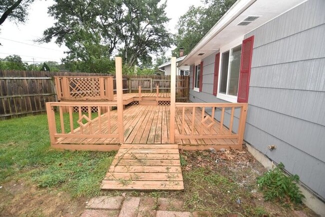 Building Photo - East side of South Bend 3 bedroom, 1.5 bat...