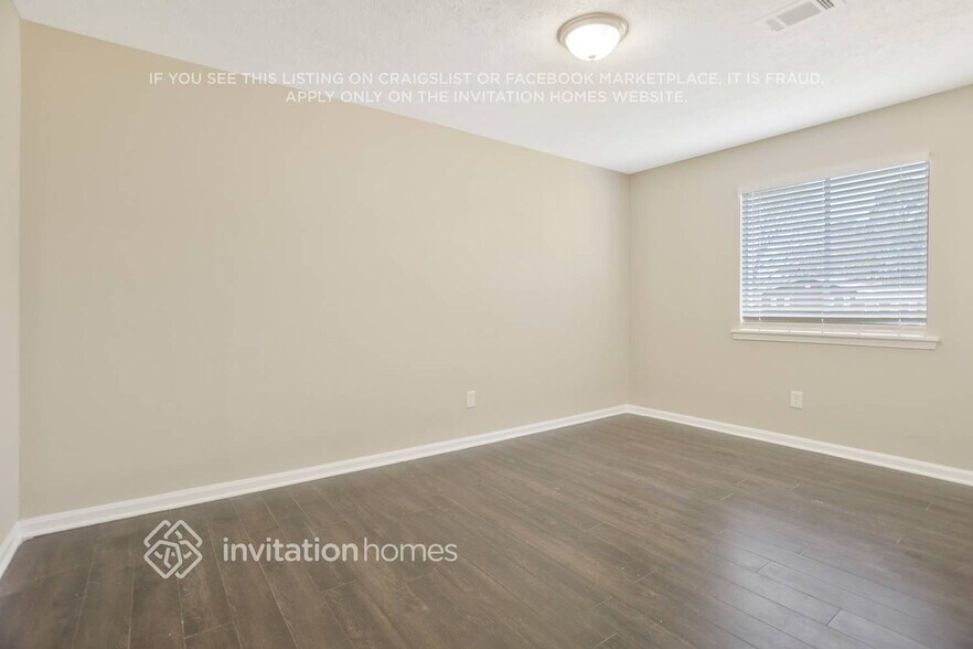 Building Photo - 468 Village Run