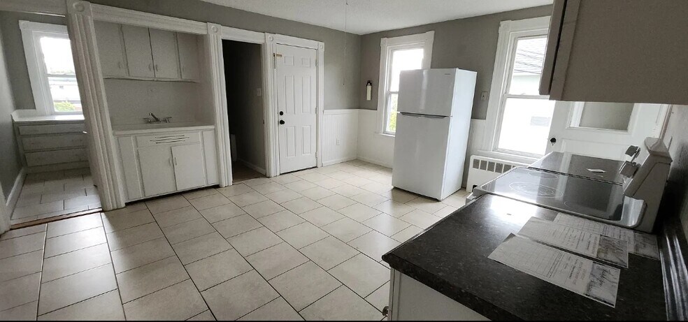 Building Photo - 127 Smalley St