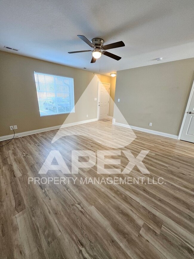 Building Photo - AVALON TOWNHOMES – LIKE NEW - 2 Bd/2.5 Ba Townhome off Topside Road with convenient access to Mar...