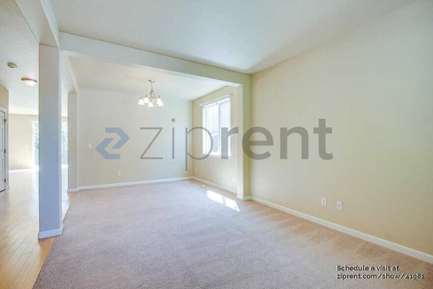 Building Photo - 2344 Pleasanton Ct SE