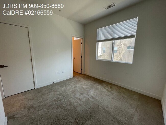 Building Photo - El Monte 2 Bedroom Townhome