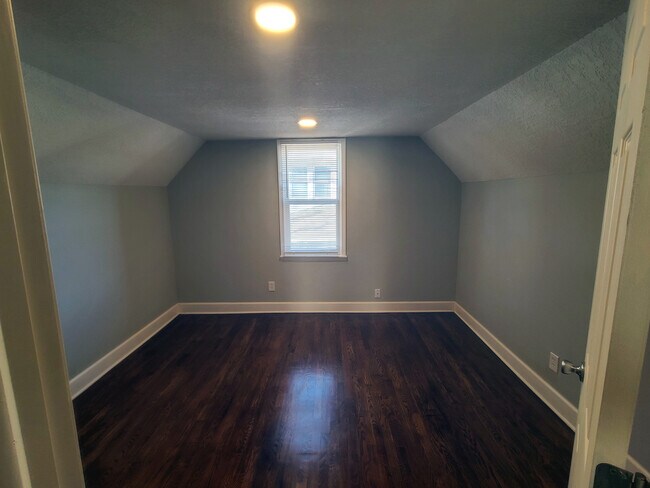 Building Photo - 5830 Paseo Blvd