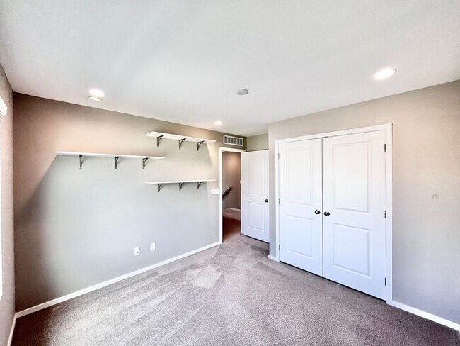 Building Photo - Charming Two-Story Home for Rent in the De...