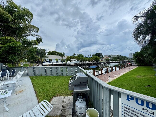 Building Photo - 2801 NE 33rd Ct