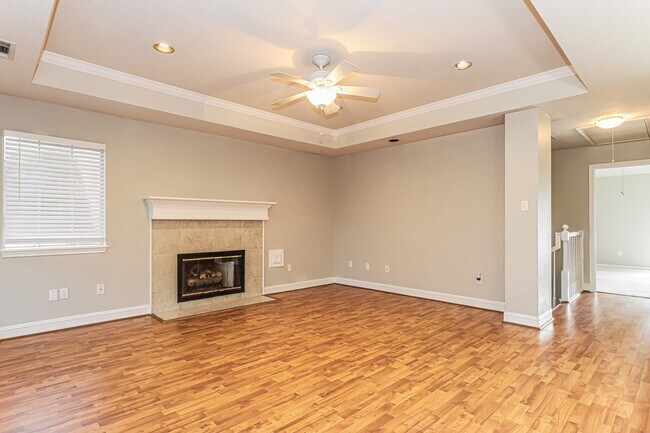 Building Photo - 112 Golfview Ct