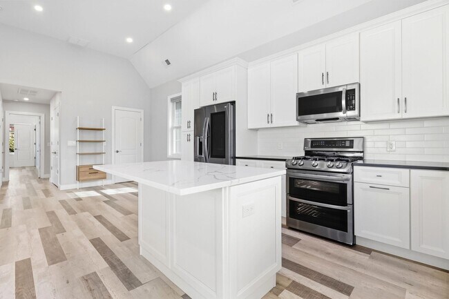 Building Photo - 131 76th St