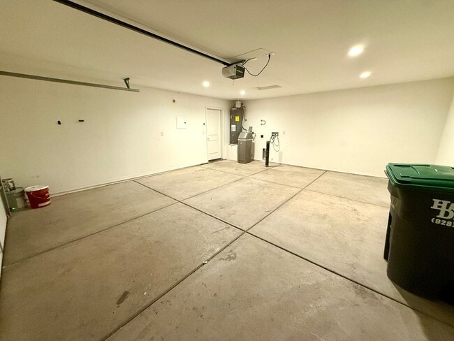 Building Photo - Modern 3 Bed, 2 Bath Home with Open Floor Plan & New Flooring – Fort Mohave- Available Now!