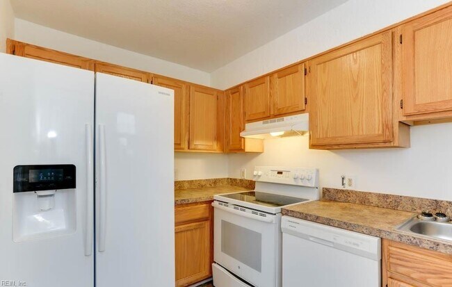 Building Photo - 7725 Fayver Ave