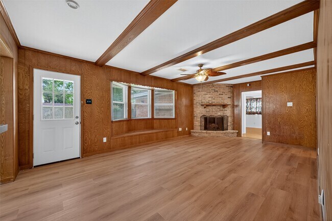 Building Photo - 8210 Edgemoor Dr