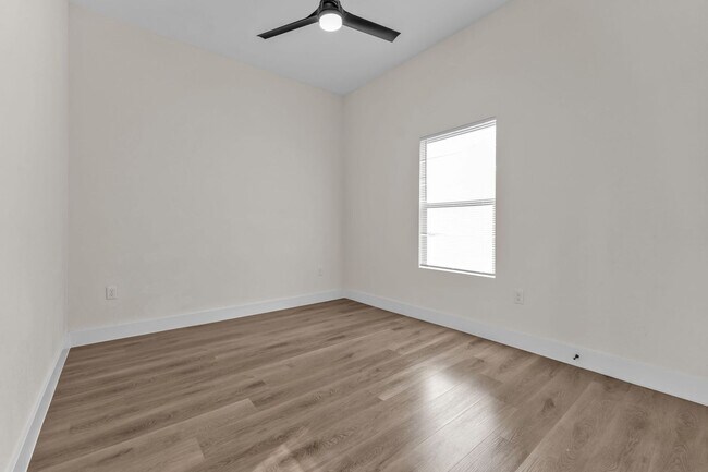 Building Photo - All Units Are Available With Brandnew Full Appliance Package