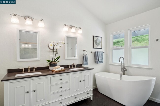 Building Photo - 3555 Old Mountain View Dr