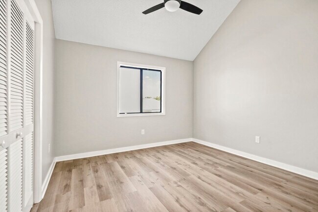 Building Photo - 500 Fairway Village Dr