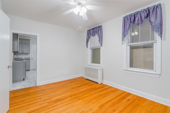 Building Photo - 120 W 50th St