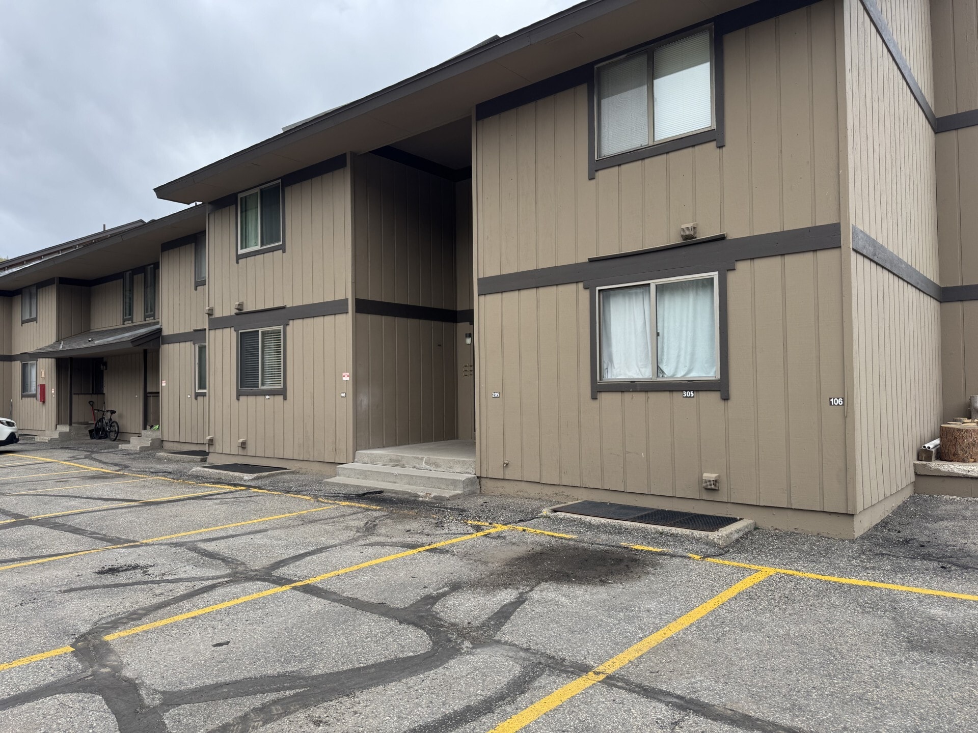 Building Photo - 1033 Straight Creek Dr