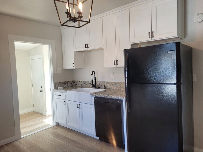 Building Photo - 4143.5 Cleveland