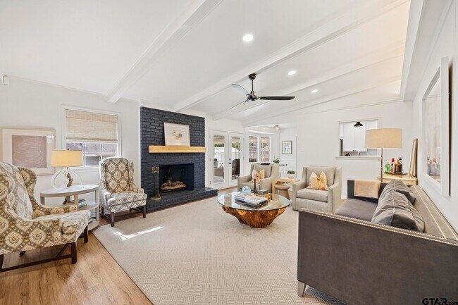 Building Photo - 207 E Sheridan St