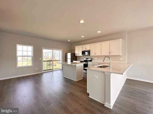 Building Photo - 526 Parkland Dr