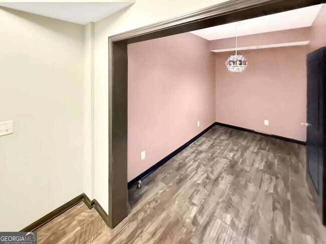 Building Photo - 8275 Majors Ridge Way