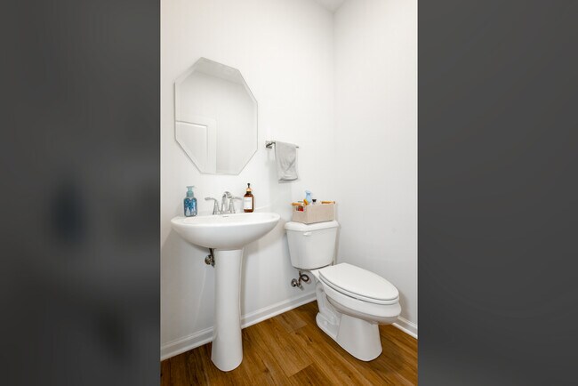 Building Photo - 1300 Kentwood Dr