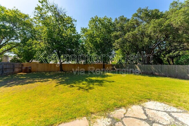Building Photo - 9409 Meadow Vale