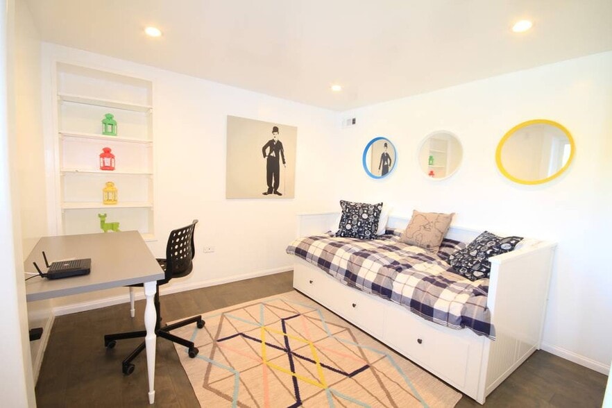 Building Photo - 2060 Glencoe Way