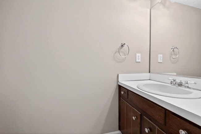 Building Photo - Beautiful Home located near CNU!