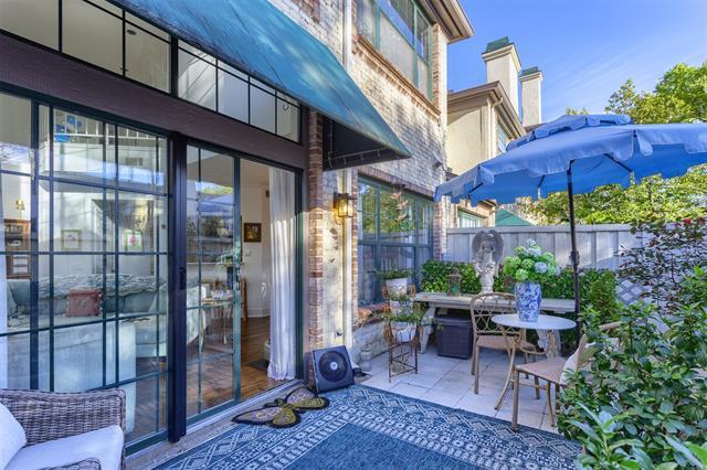 Building Photo - 5950 Lindenshire Ln