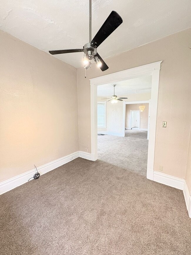 Building Photo - 837 Avondale Ave