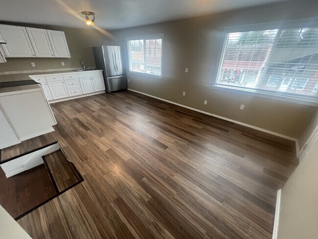 Building Photo - 105 S Granite Ave