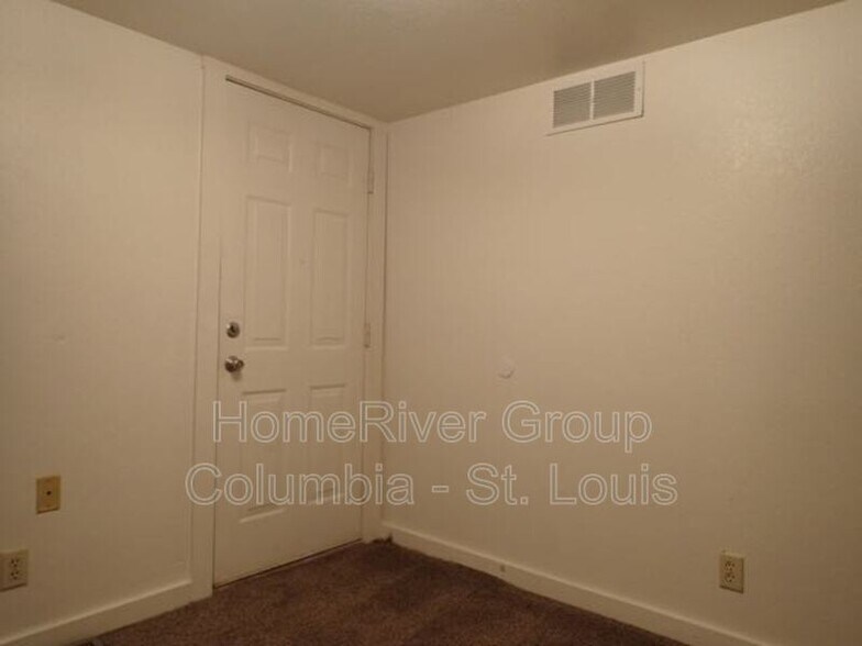 Building Photo - 900 Dockery St