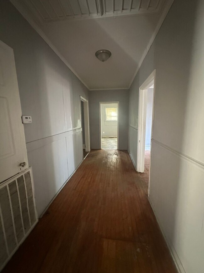 Building Photo - Huge 3 bedroom 2 bath private on a corner lot