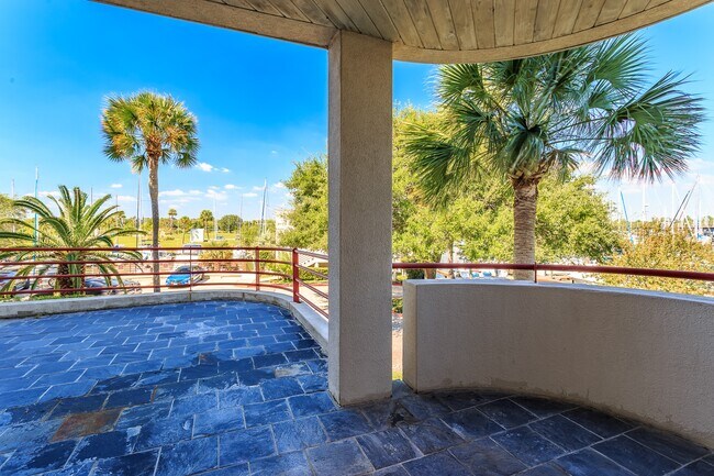 Building Photo - 1302 Marina Bay Dr