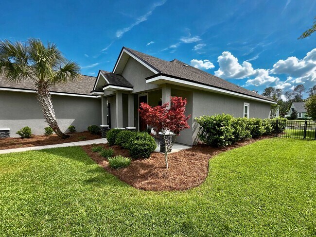 Building Photo - 3/2 with amazing community amenities!