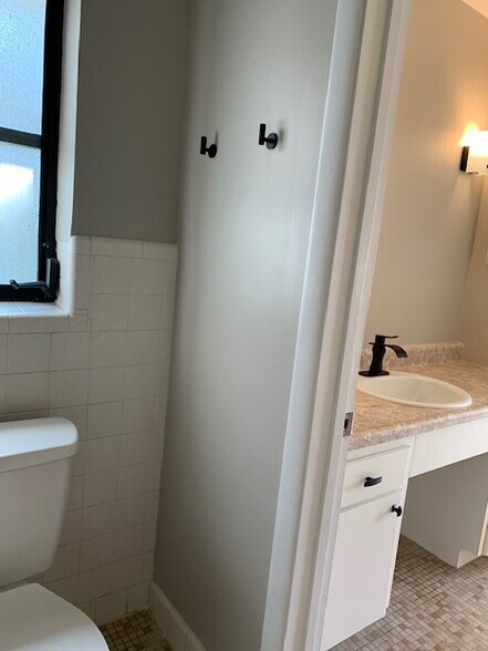 Primary Bedroom Vanity Area - 1367 Gainesville dr