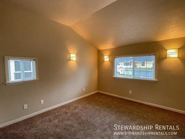 Building Photo - 2960 Alder St