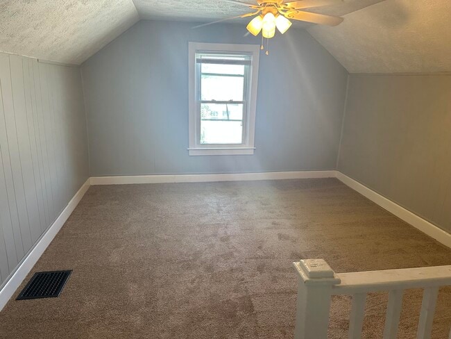 Building Photo - 148 Fairlawn Ave