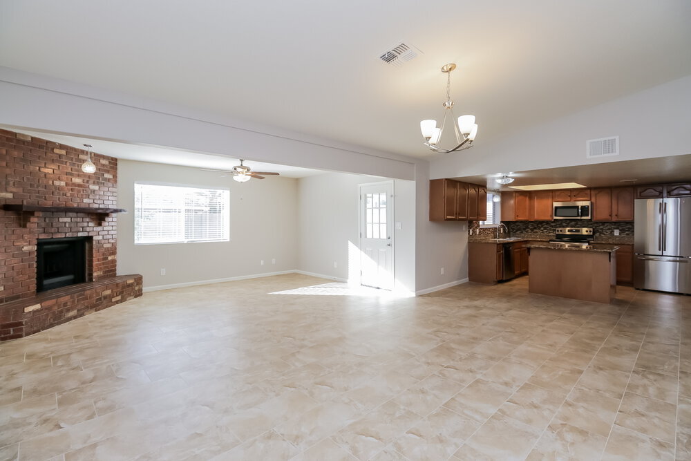 Building Photo - 2641 E Isabella Ave