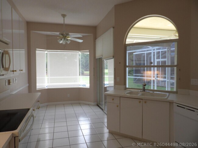 Building Photo - 557 SW New Castle Cove