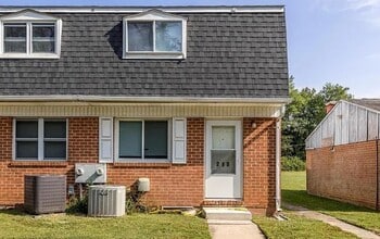 Building Photo - 218 Aster Ln