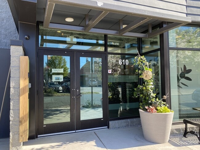 Building Photo - 610 Trent Dr