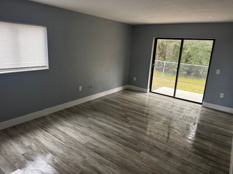 Primary Photo - 1450 E Gibson St