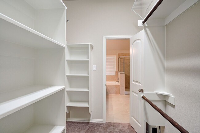 Building Photo - Warm & Inviting 4 Bedroom, 2 Bath House for Rent