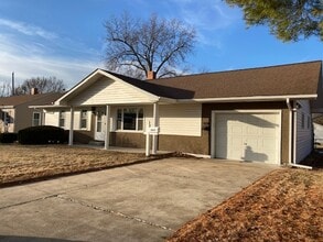 Building Photo - Large 3 bed ranch in Granite City
