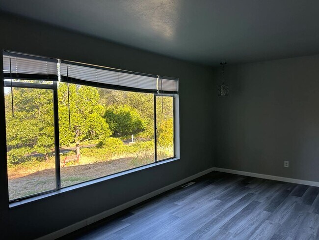 Building Photo - 110 Colonial Dr