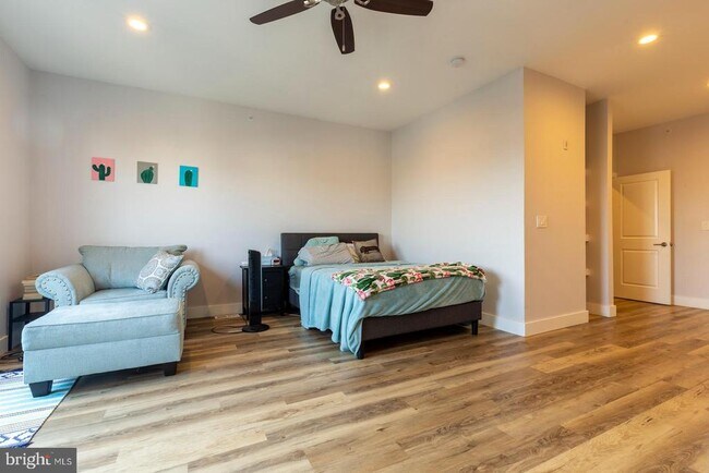 Building Photo - 1850 Frankford Ave