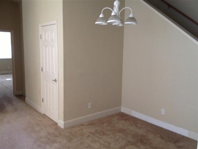 Building Photo - Coming Soon! Beautiful 2bd Townhome In Pri...