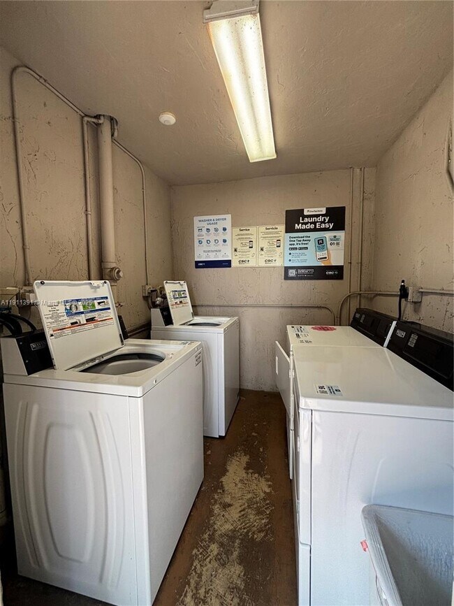 Building Photo - 3561 SW 117th Ave