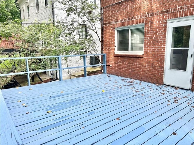Building Photo - 1179 Lynmoor Dr NE